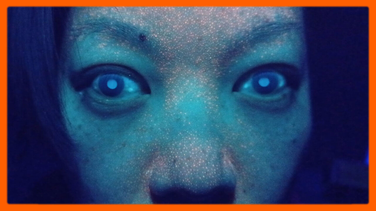 证据表明生物ID系统己经开始使用 #365nm #紫外光 下面部有 #橙光 #AnnaMariaMialchia #JustinCoy #新冠疫情 #新冠疫苗 #疫苗灾难 
https://rumbl...