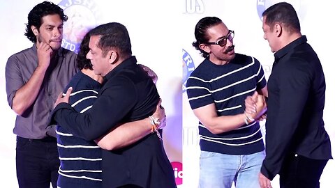 When Salman Khan Meet and HUG Aamir Khan and his Son Junaid | Look at the Happiness on their Face