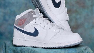 Unboxing the Retro Air Jordan 1 Mid PI "Paris" - The quality on this Mid is better than most Highs!