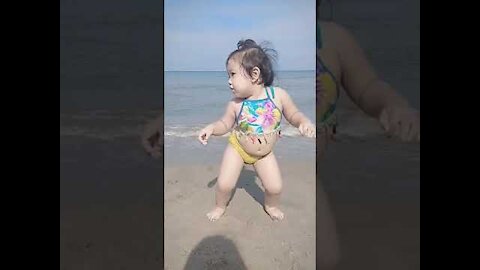 Funny Babies Dancing - A Cute Baby Dancing Videos