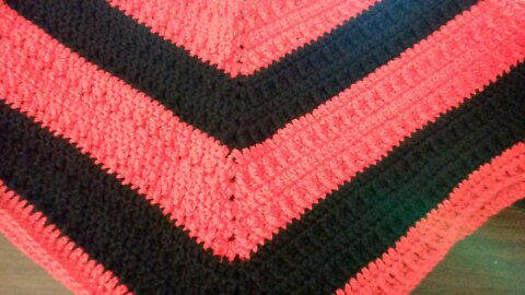 Easy crochet poncho 4 point. Beginner friendly.