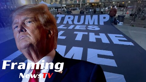 Donald Trump didakwa: Demonstran membentangkan spanduk di dekat Pengadilan Manhattan