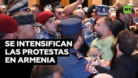 Protestas y enfrentamientos con la Policía en la capital armenia