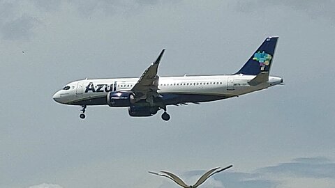 Spotter Manaus:Embraer 195 PR-AXJ vindo de Tefé,Airbus A320NEO PR-YRT vindo de Campinas