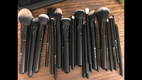 DUcare Professional Makeup Brushes Set 27Pcs Makeup Brush Set Premium Synthetic Kabuki Foundati...