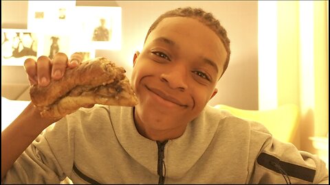 MUKBANG EATING A NEW YORK CHOPPED CHEESE / IN NEW YORK CITY