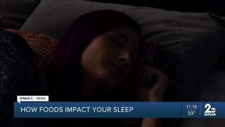 Foods that help or harm your sleep
