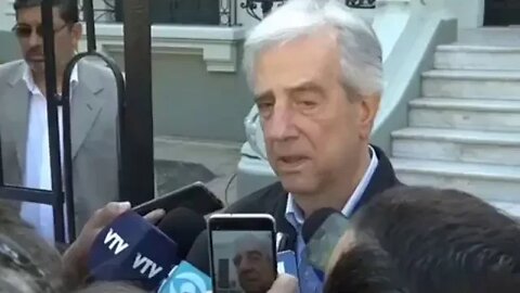 Tabaré Vázquez a la salida de su casa