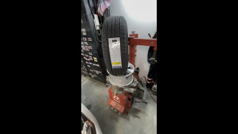 How I do tires on my old tires machine part 3