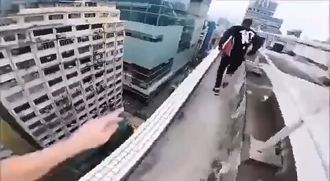 Stunt Men jumping skyscrapers