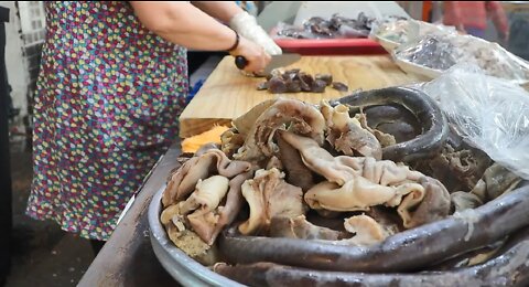 This Korean Blood Sausage Sundae Is AMAZING!