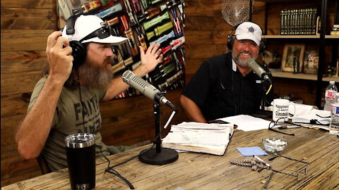 Jase May Need Marriage Counseling if Missy Sees This & Phil's Backyard Wedding Chaos | Ep 334