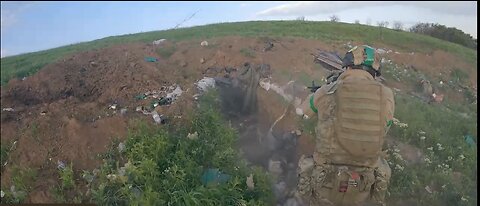 Ukraine war trench combat footage: COMBAT ASSAULT Russian trench