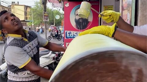 India, Delhi ki Famous roller icecream, Fruit Icecream Dhani ram kulfi || food vs man