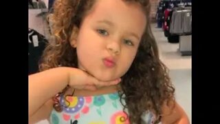 Bebê comprando roupa nova no shopping muito linda - #shorts #linda #bebe