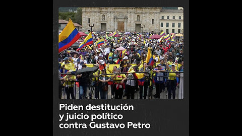 Miles de personas marchan para pedir la destitución de Petro en Colombia