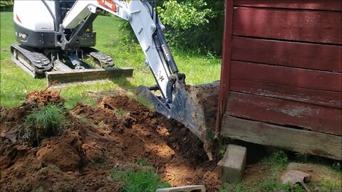 Lifting old Kentucky barn with 2021 Bobcat e42 R series mini excavator