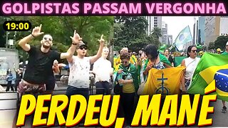 Sob vaias, protesto golpista cruza Paulista rumo a quartel