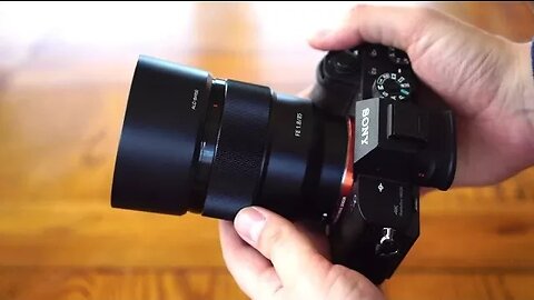 Sony FE 85mm f/1.8 lens review with samples (Full-frame and APS-C)