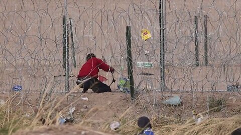 Migrant Cutting Texas Border Fence Before National Guard Troops Stop Group