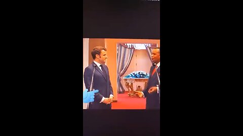Signe demoniac fait par Macron le sadique !!!