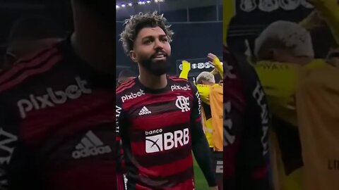 VIDAL JOGANDO A CAMISA PARA A TORCIDA!! PODE VIRAR ÍDOLO???