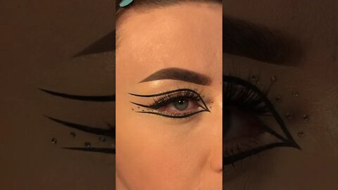 #shorts Spring eye makeup tutorial #shorts #eyemakeupbridal #eyemakeup #springmakeup #eyeshadow #leo