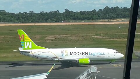 Boeing 737-400 PP-YBC Modern Logistics taxia em Manaus