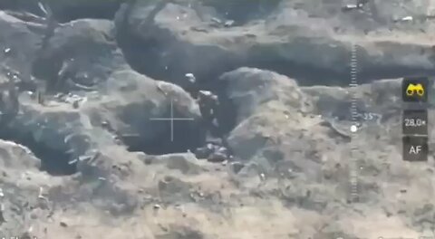 Russian 120mm mortar strike on Ukrainian trench