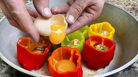 COOKING OMELETTE INSIDE OF BELL PEPPERS | BELL PEPPER OMELET RECIPE COOKING RECIPES