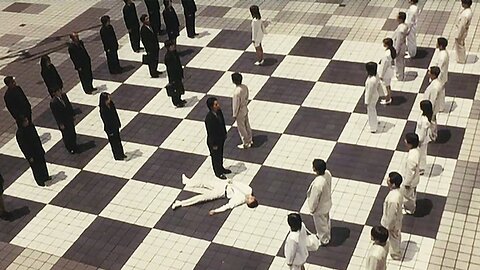 Human Chess In Real Life With 32 Real Humans As Pieces - You Win Or Die