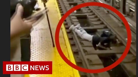 New York officer rescues fallen man from subway train - BBC News