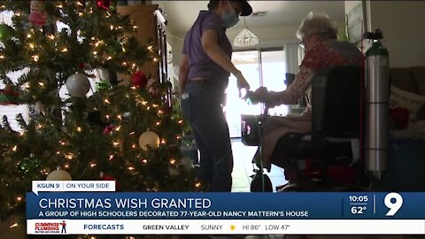 High schoolers help local 77-year-old in hospice decorate for Christmas