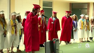 Indian River County seniors revisit former elementary schools during 'Grad Walk'