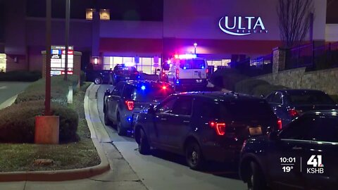Customers, employees rattled after chaos ensues during shots fired incident at Ward Parkway Center