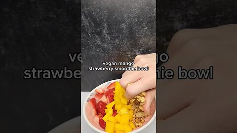 mango strawberry smoothie bowl