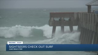 Juno Beach draws crowds despite closed pier