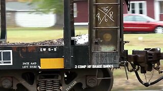 Working In Cold, Rainy Conditions Must Really Suck, Eh? #trains #trainvideo | Jason Asselin