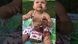 TOMEI BANHO COM NUTELLA , OLHA A SUJEIRA QUE EU FIZ #nutella #chocolate #infantil #meme #shorts