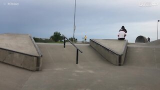 L'erreur de ce skateur le conduit à une chute douloureuse