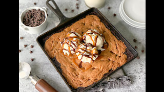Cooking w/ Caramel Eps 29 - Skillet Chocolate Chip Brookie