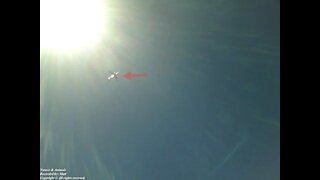 Plane caught on the camera together with the Sun, crossing the skies of beach! [Nature & Animals]
