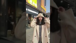Gorgeous Chinese Girl Changes Hair In A Flash