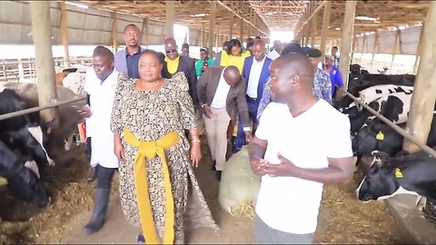 Farmer mobilisation campaign - Prime Minister tours progressive farmers in Gomba