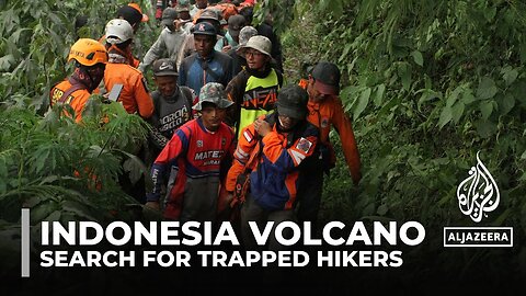 Indonesia volcano eruption: Search for trapped hikers hampered by rain