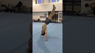 D1 Gymnast Does Viral Move #gymnast #olympics #calisthenics #sports #fitness #gym #gymnastics