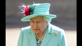 Queen Elizabeth loves to do washing up