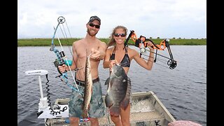 Bowfishing in Florida- Fried Alligator Gar [ Episode 10 - It's A Wild Life]