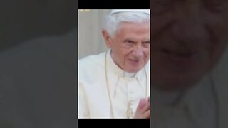 PAPA BENTO XVI RENUNCIOU AO EM 600 ANOS DE IGREJA CATÓLICA