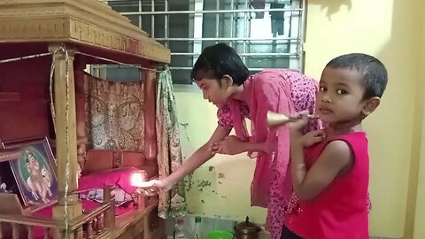 দেবলীনা আর দেবারতি পূজা করছে II Debolina and Debarati are worshiping